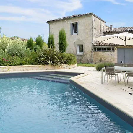 Le Clos De *